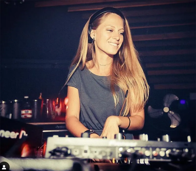 Nora En Pure